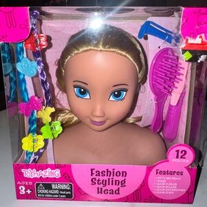 Fashion Styling Head with Blonde Hair